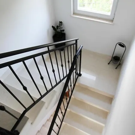Daire Ferienwohnung In Mit Meerblick, Balkon, Klimaanlage, W-lan Sveti Filip i Jakov